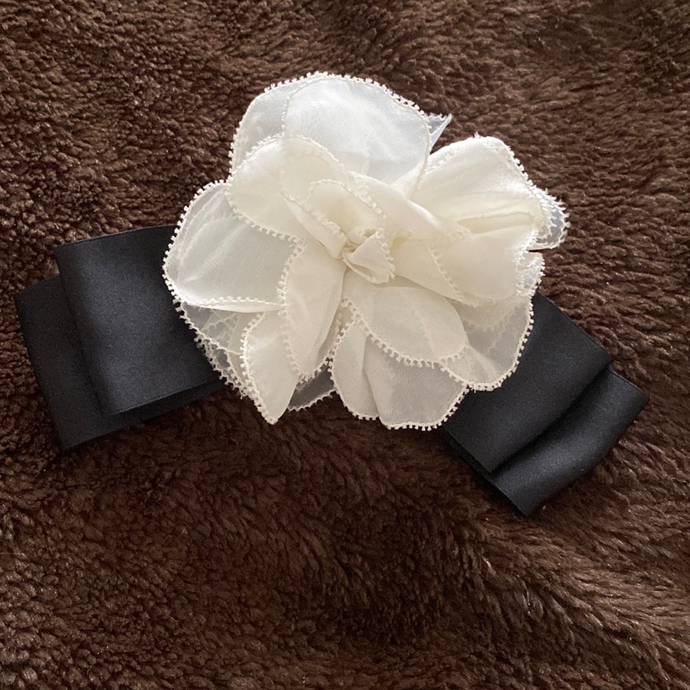 Kate Spade flower broach